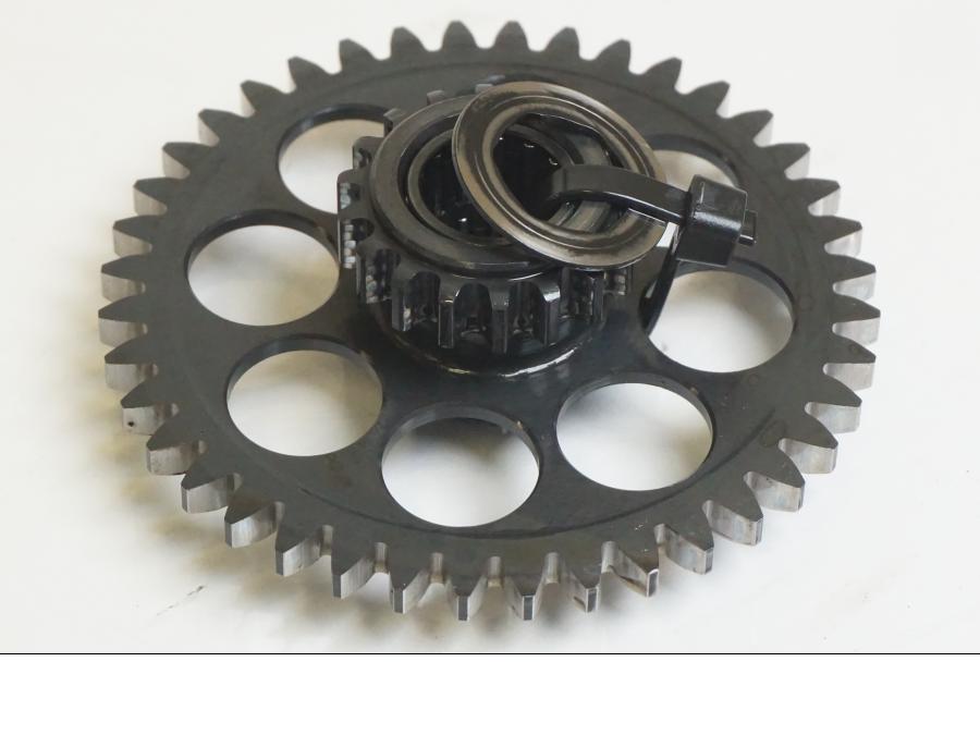 Framsidan på Kamkedjedrev från en KTM 1190 Adventure -2015 motorcykel.