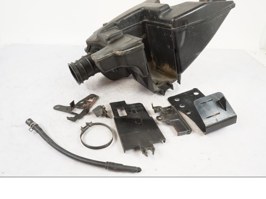 Framsidan på Luftburk från en Kawasaki KL 650A -1987 motorcykel.