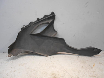 Baksidan på Magkåpa från en Kawasaki ZX-10R -2008 motorcykel.