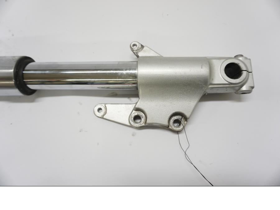 Höger sida på Gaffelben från en Suzuki VZ 800 -1998 motorcykel.