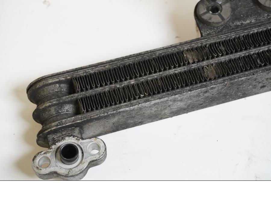 Baksidan på Oljekyl från en Honda VTR 1000 F -1997 motorcykel.