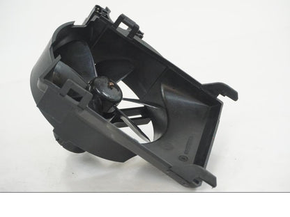 Höger sida på Vattenkylfläkt från en BMW F 650 CS -2002 motorcykel.