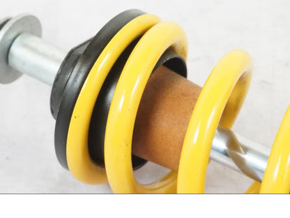 Snett uppifrån på Stötdämpare från en BMW R 1100 S -2001 motorcykel.