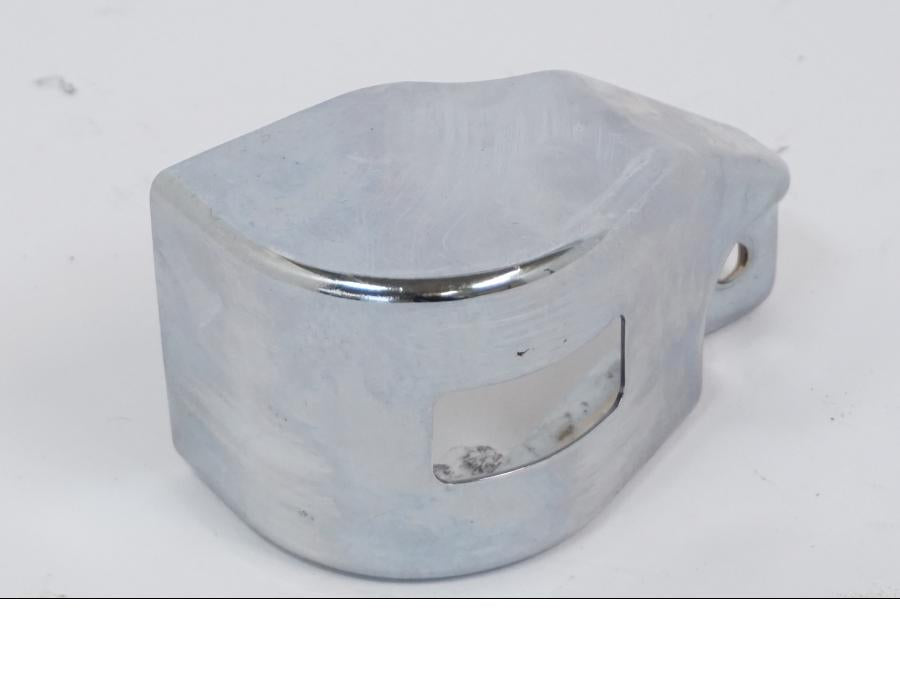 Framsidan på Bromsvätskebehållarkåpa från en Kawasaki VN 1500 -2002 motorcykel.