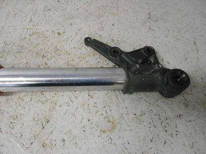 Vänster sida på Gaffelben från en Triumph Tiger 800 -2016 motorcykel.