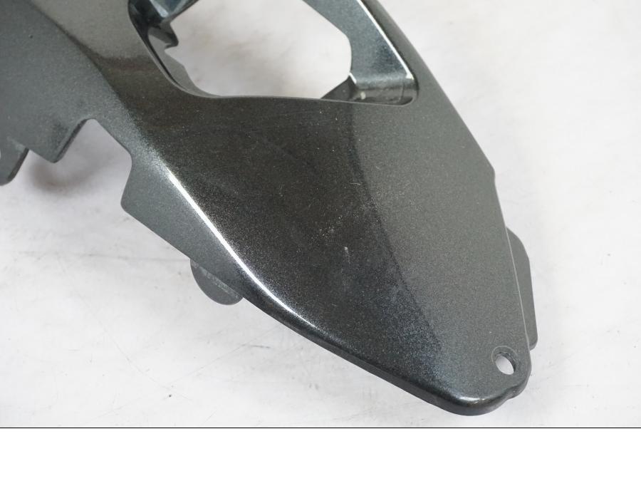 Vänster sida på Bakvinge från en Kawasaki ER-6N -2016 motorcykel.