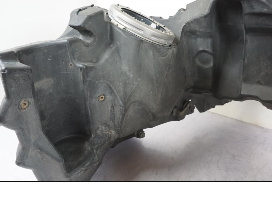 Extrabild2 på Bensintank från en BMW R 1200 GSA -2012 motorcykel.