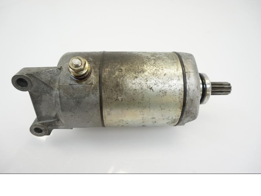 Vänster sida på Startmotor från en Kawasaki Zephyr 550 -1995 motorcykel.