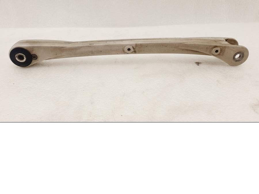 Baksidan på Parallellstag från en BMW R 1200 GS -2006 motorcykel.