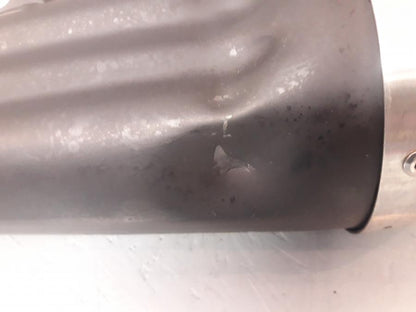 Vänster sida på Ljuddämpare från en Triumph Speed Twin -2019 motorcykel.