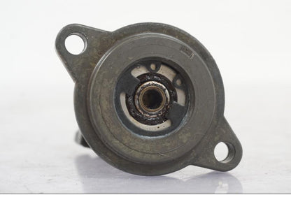 Snett uppifrån på Kopplingslavcylinder från en BMW R 1200 GS -2005 motorcykel.