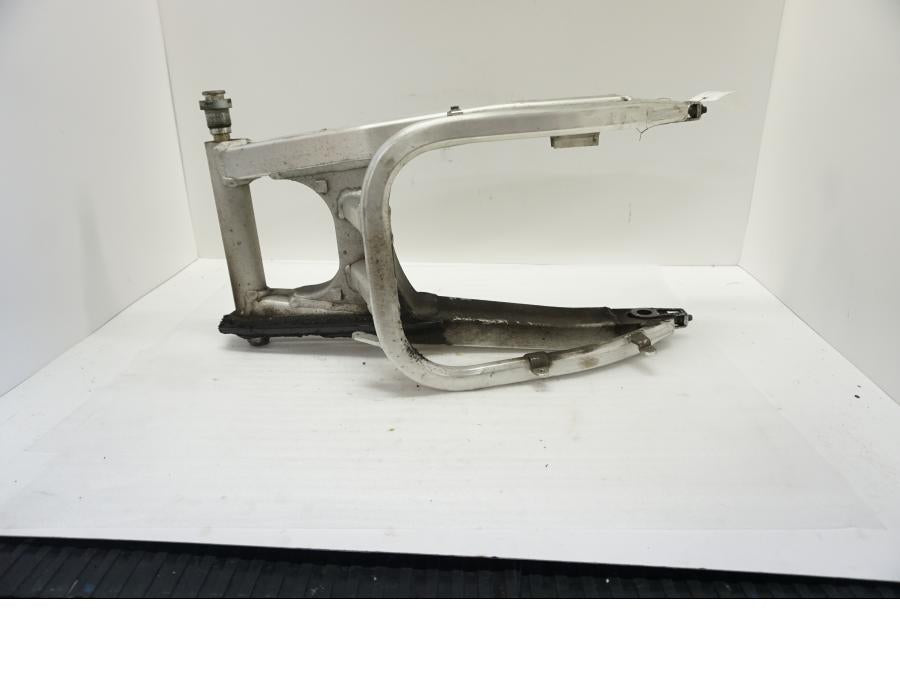 Baksidan på Sving från en Honda CBR 900 RR -1998 motorcykel.