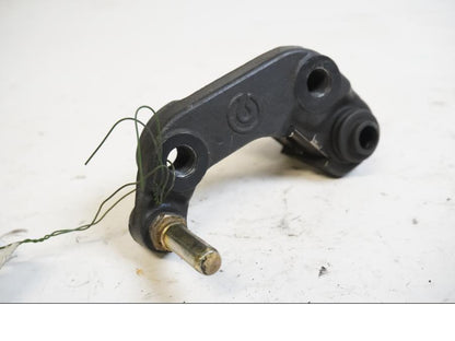 Framsidan på Bromsoksfäste från en BMW F 650 -1999 motorcykel.