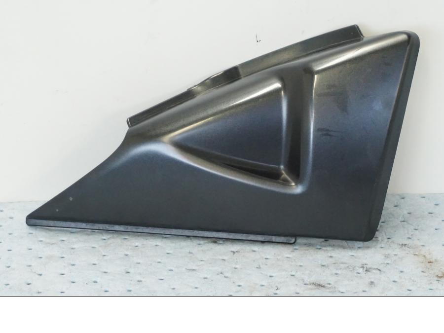 Framsidan på Sidopanel från en Suzuki GSX 1300 BK -2008 motorcykel.