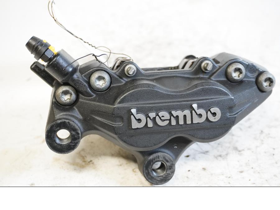 Framsidan på Bromsok från en BMW F 800 GT -2015 motorcykel.