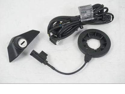 Extrabild5 på <p>Låssats från BMW R 1200 RS 2015.</p>

<p>Keyless Ride, tändningslås, en grå plastnyckel, tanklock, antenn, kablage, fjärrnyckel och sadellås.</p> motorcykel.