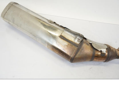 Snett uppifrån på Ljuddämpare från en Honda NT 700 -2008 motorcykel.