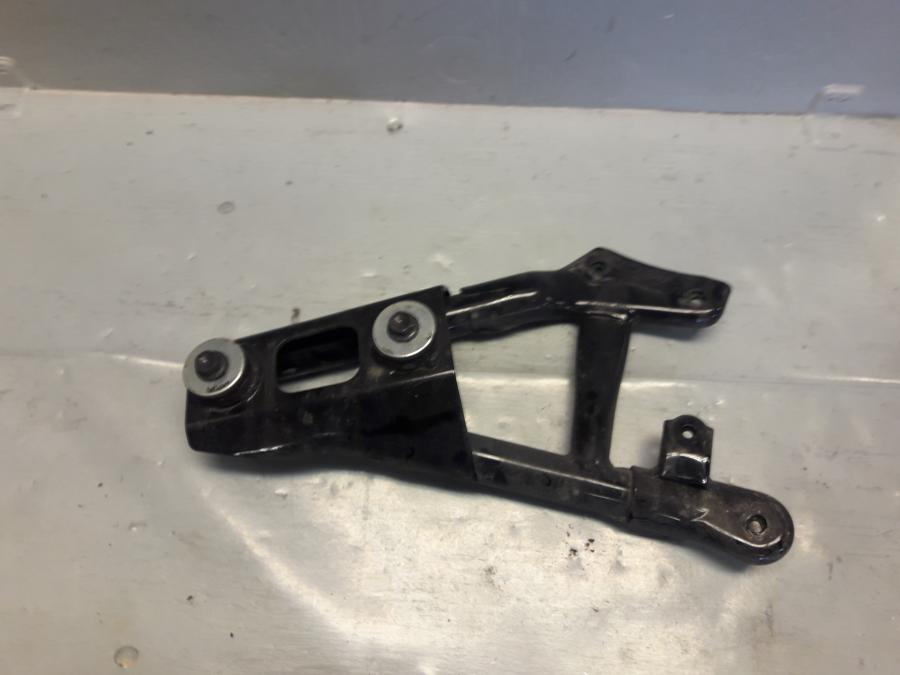 Framsidan på Ljuddämparfäste från en Suzuki VL 800 -2009 motorcykel.