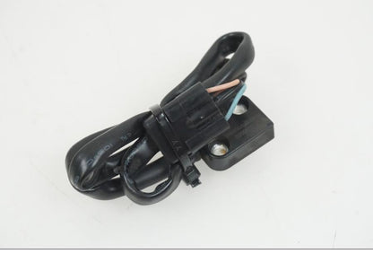 Baksidan på Sidostödsbrytare från en KTM 1290 Super Duke -2019 motorcykel.