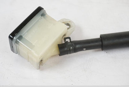 Snett nerifrån på Bromshuvudcylinder från en Honda CBR 1000 RR -2007 motorcykel.