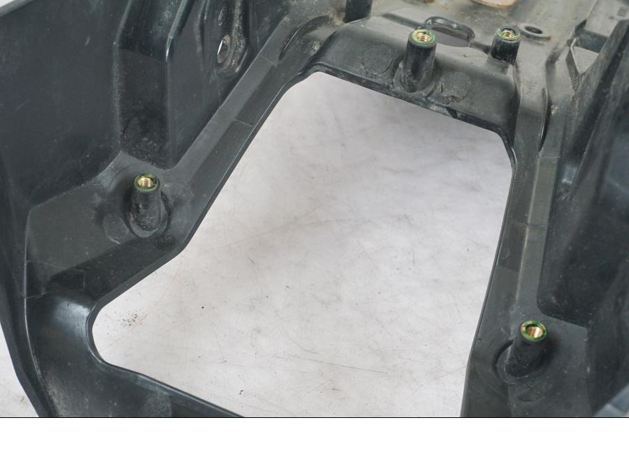 Extrabild4 på Skylthållare från en Triumph Tiger Explorer -2013 motorcykel.