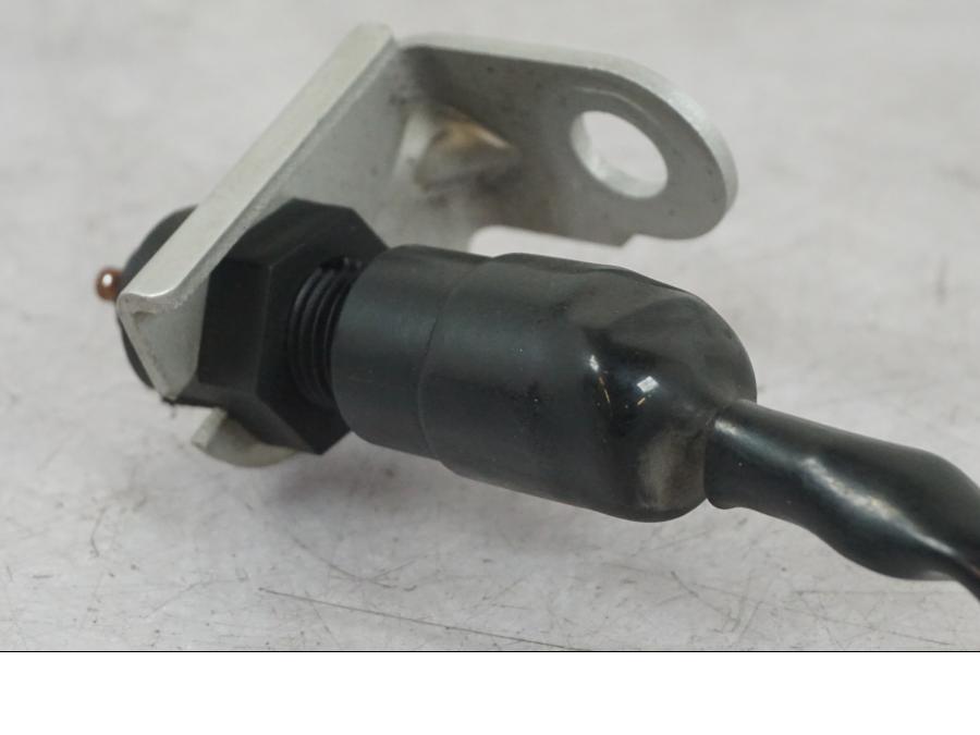 Vänster sida på Bromsljuskontakt från en Triumph Daytona 955I -2000 motorcykel.