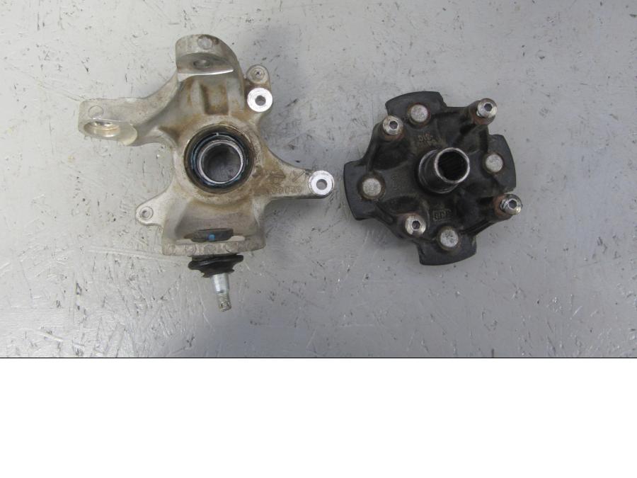 Höger sida på Spindel från en Suzuki LTA 750 XP E -2009 motorcykel.