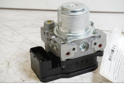 Baksidan på ABS Modulator från en Honda CB 600 Hornet -2007 motorcykel.