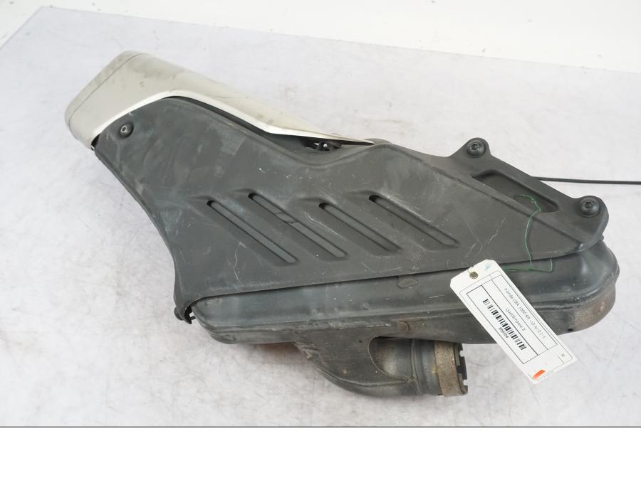 Framsidan på Ljuddämpare från en Honda CBR 1000 RR -2010 motorcykel.