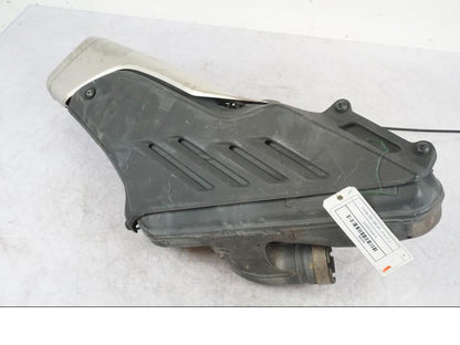 Framsidan på Ljuddämpare från en Honda CBR 1000 RR -2010 motorcykel.