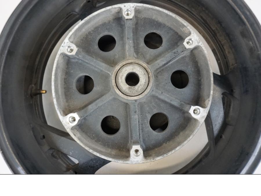 Extrabild2 på Fälg från en Honda ST 1300 -2002 motorcykel.