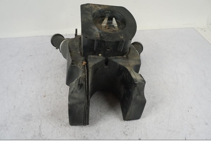 Baksidan på Luftburk från en BMW R 850 R -2004 motorcykel.