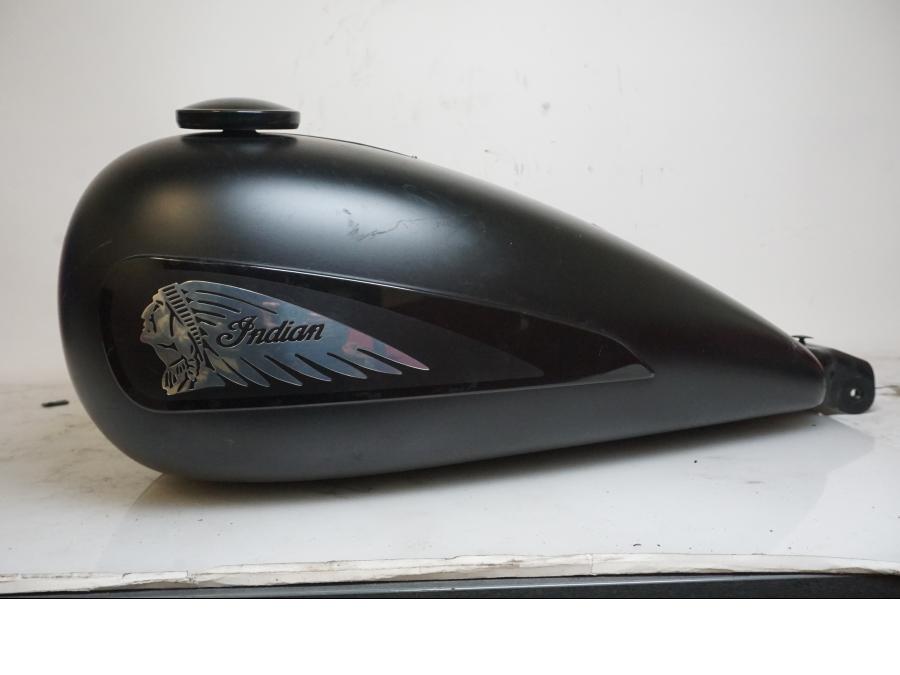 Framsidan på Bensintank från en Indian Chieftain Dark Horse -2019 motorcykel.