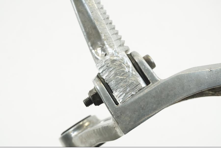 Snett nerifrån på Fotpinne från en Yamaha YZF R6 -1999 motorcykel.