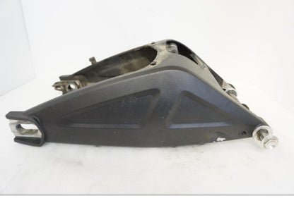 Baksidan på Sving från en Ducati Monster 696 -2010 motorcykel.