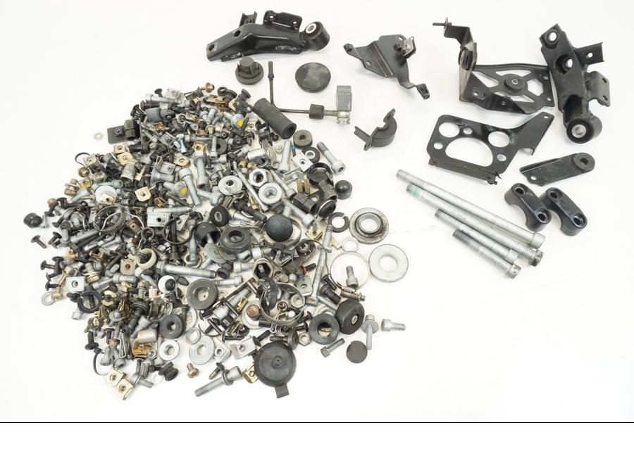 Framsidan på Skruv / Mutter etc från en BMW K 1200 LT -2004 motorcykel.