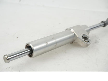 Höger sida på Styrdämpare från en BMW F 750 GS -2019 motorcykel.