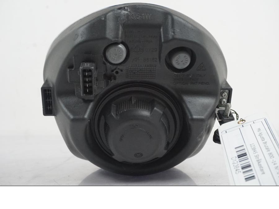 Snett nerifrån på Strålkastare från en MV Agusta Dragster -2014 motorcykel.