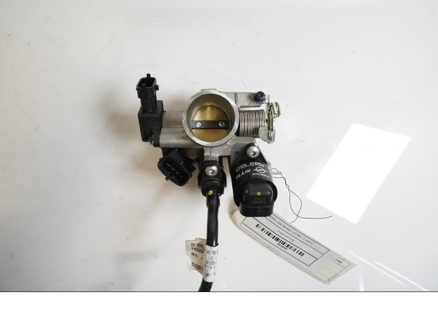 Framsidan på Spjällhus från en KTM 125 Duke -2017 motorcykel.