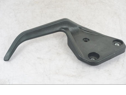 Framsidan på Passagerarhandtag från en KTM 1290 Super Adventure S -2022 motorcykel.