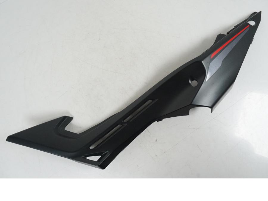 Framsidan på Bakvinge från en Honda CB 650 F Hornet -2017 motorcykel.