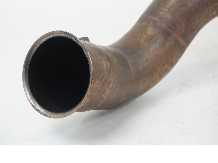 Snett nerifrån på Grenrör från en Yamaha YZF 1000 R1 -2009 motorcykel.