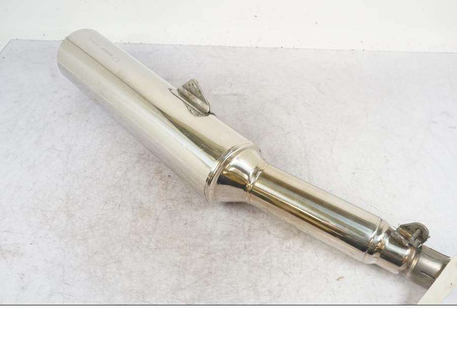 Höger sida på Ljuddämpare från en Honda CBR 1100 XX -2000 motorcykel.