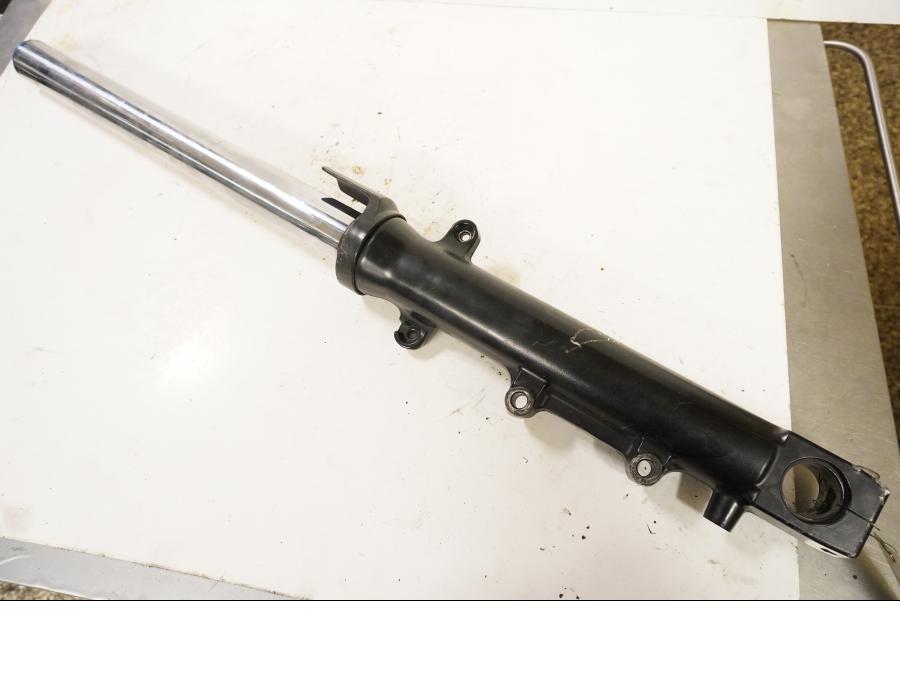 Framsidan på Gaffelben från en Kawasaki ZR-X 1200 S -2001 motorcykel.