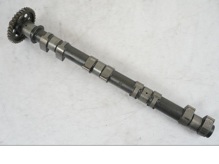 Framsidan på Kamaxel från en Kawasaki Z 900 -2019 motorcykel.