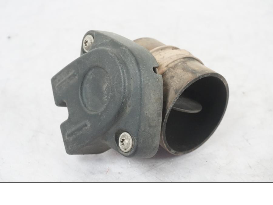 Framsidan på Avgasspjäll från en BMW R 1200 GSA -2012 motorcykel.