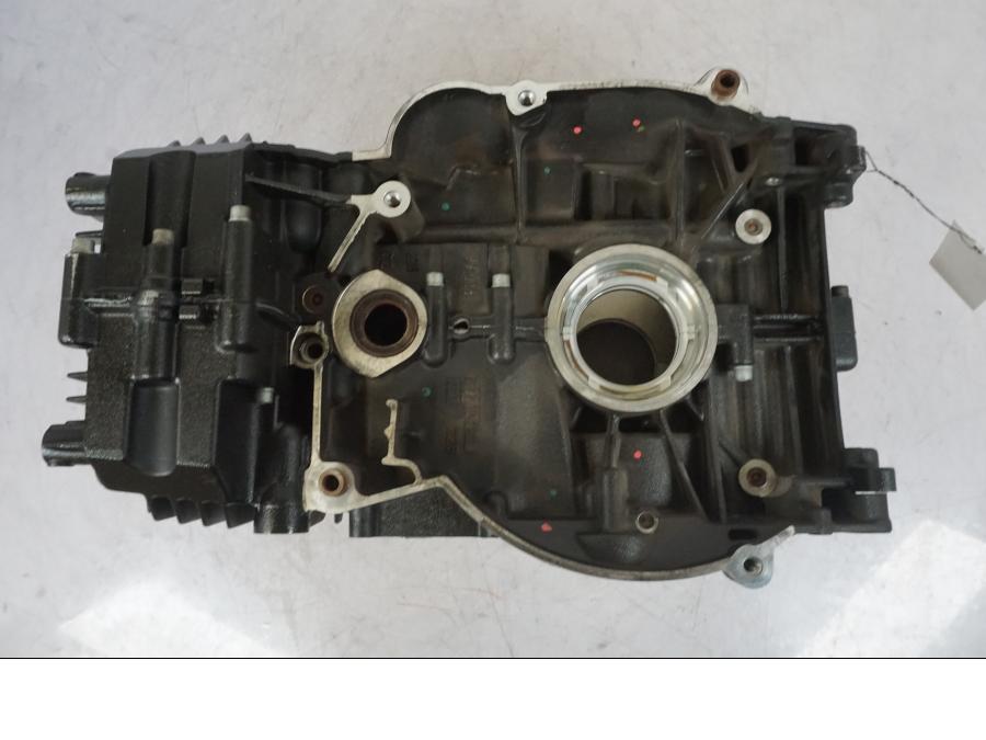 Snett nerifrån på Motorblock från en BMW R 1200 GS -2010 motorcykel.