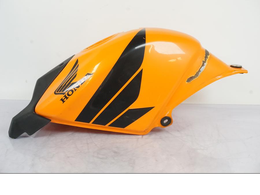 Baksidan på Bensintank från en Honda CBR 125 R -2006 motorcykel.