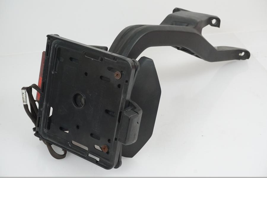 Baksidan på Skylthållare från en Ducati Scrambler 800 -2016 motorcykel.