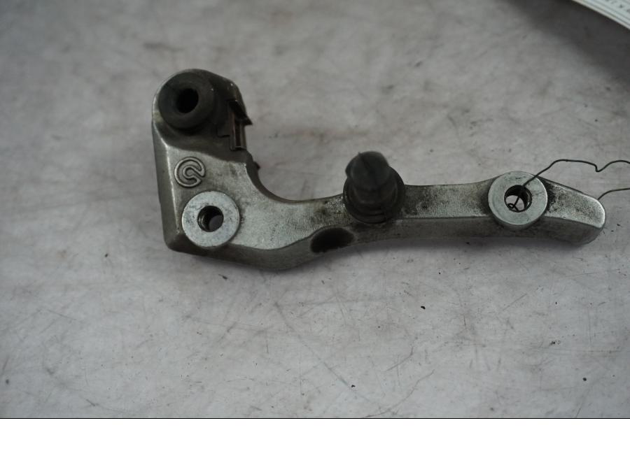 Höger sida på Bromsoksfäste från en BMW K 1300 R -2011 motorcykel.